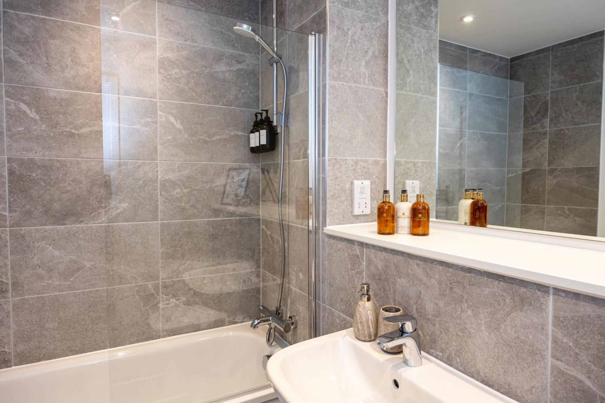 Pet Friendly 2Br Near Station By Asquare Letting Lejlighed Manchester Eksteriør billede