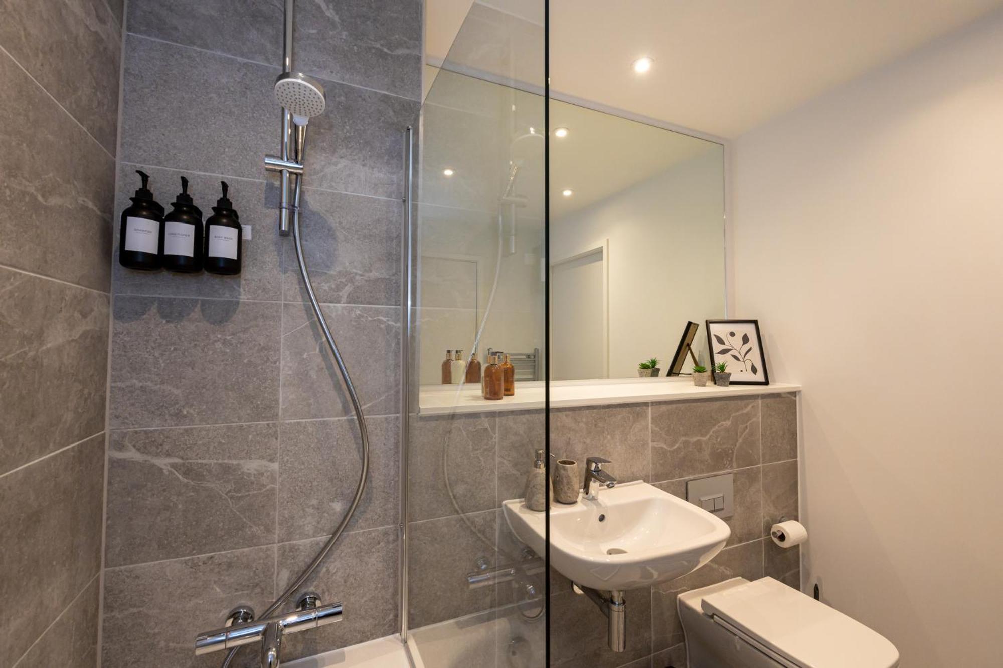 Pet Friendly 2Br Near Station By Asquare Letting Lejlighed Manchester Eksteriør billede